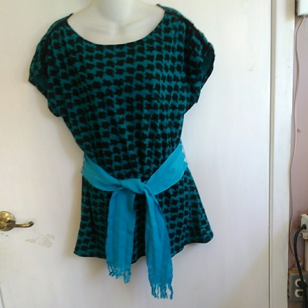Make Offer! Cato blouse with two belts. L